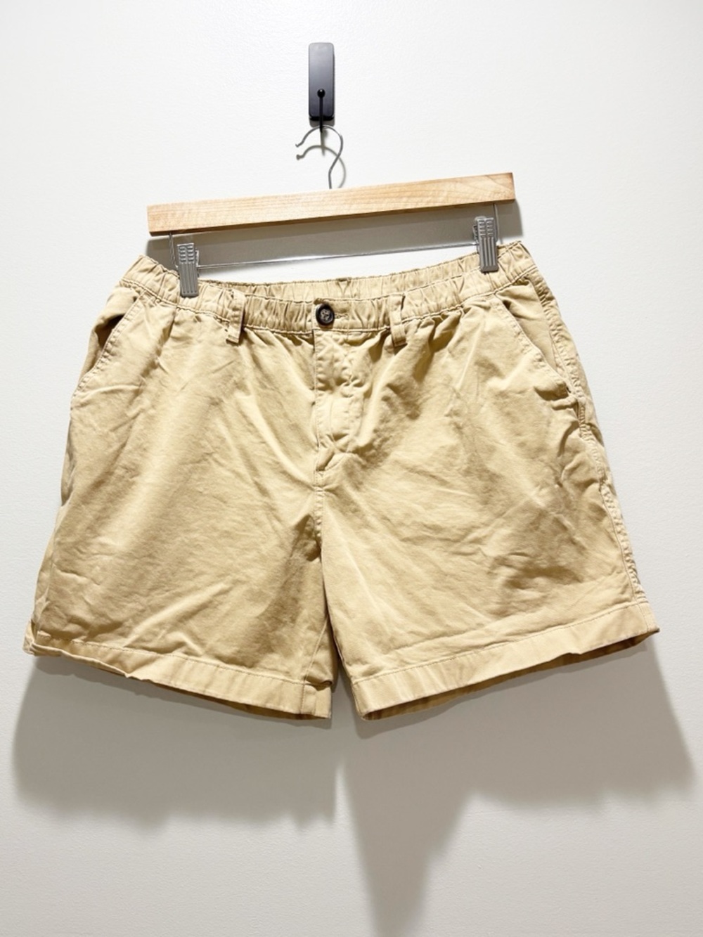 chubbies Tan Khaki Elastic Waist Regular Fit 5.5” Inseam Shorts Cotton Casual L
